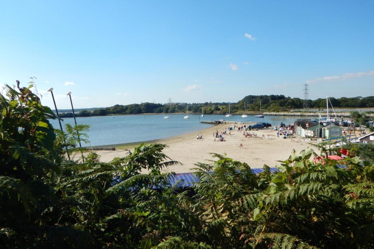 Hotel Pine Ridge 59 Rockley Park Poole With Sea View Sleeps Six Exterior foto